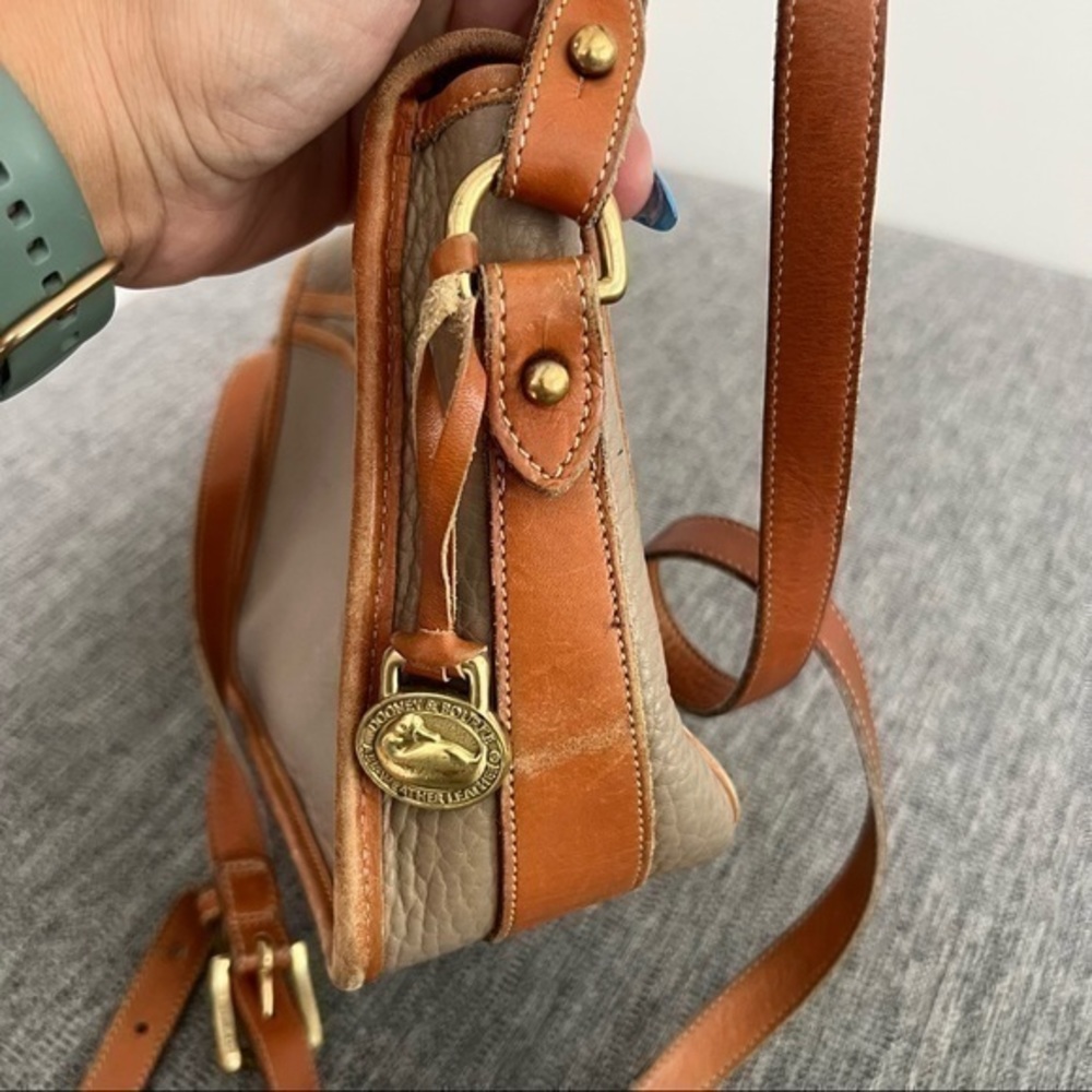 Dooney & Bourke | Vintage All Weather Pebbled Soft Leather Handbag - Picture 9 of 14